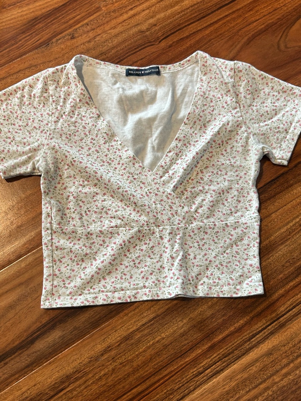 Brandy Melville crop floral short sleeve v neck shirt one size xs/small